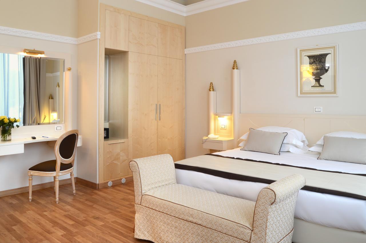 Grand Hotel Vittoria Montecatini Terme Værelse billede